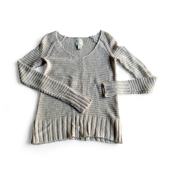 8 Name-Brand High-Quality Women’s Shirts!
XS, S, M - Picture 6 of 10